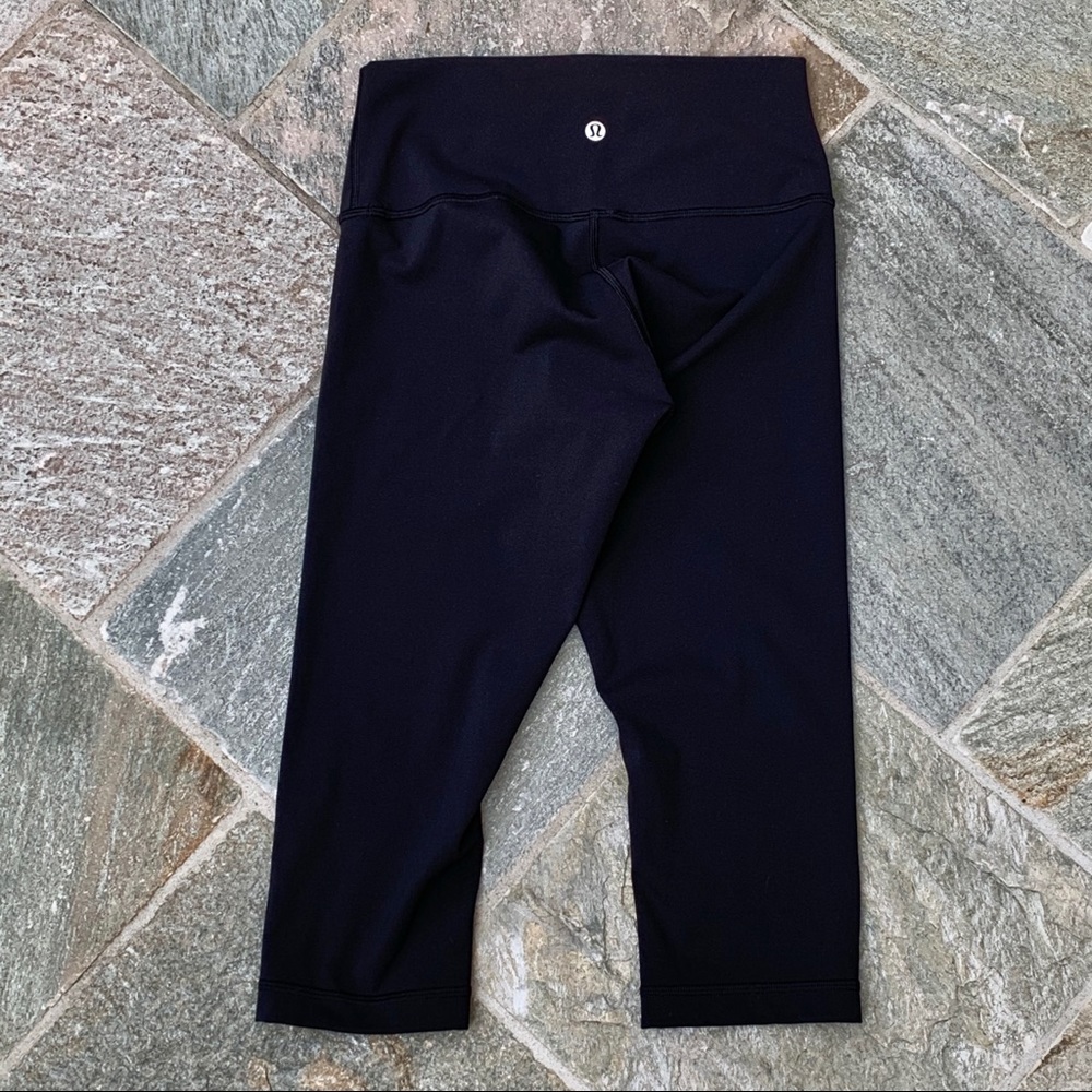 Lululemon Wunder Under size 6 short crop leggings